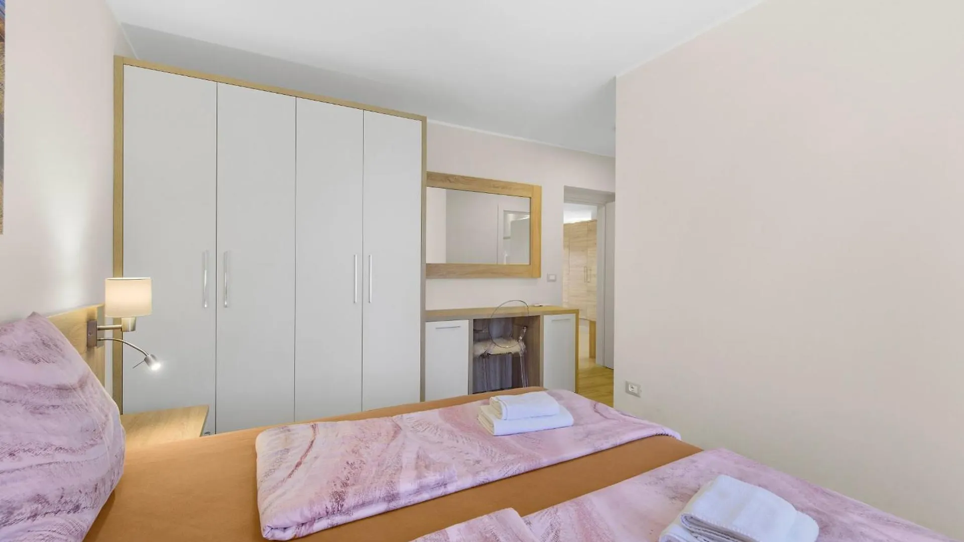 Apartment Stanko Vrvari 3*,