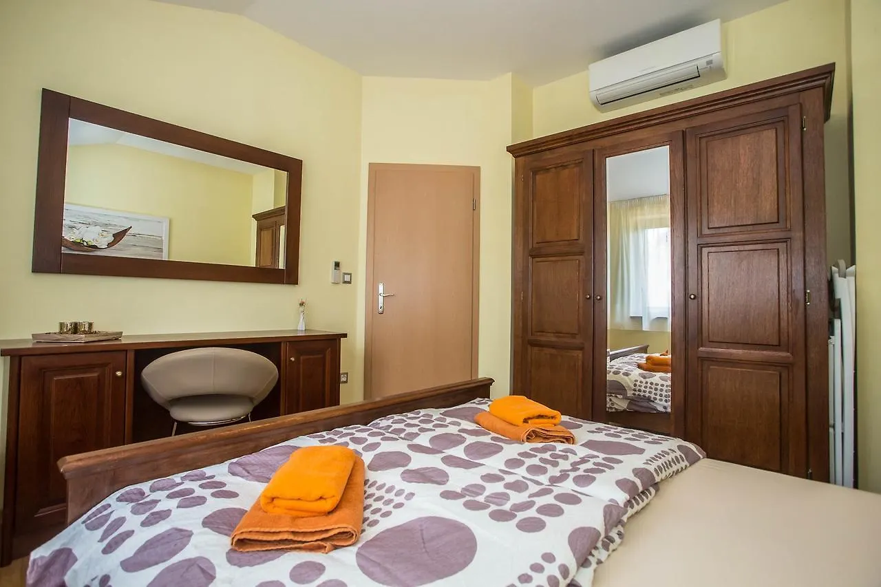 Apartment Stanko Vrvari