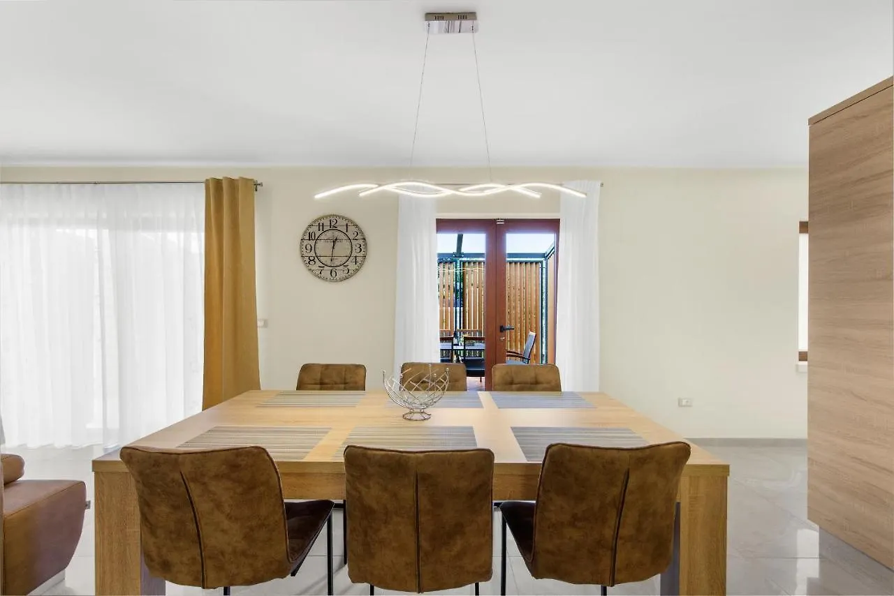 Apartment Stanko Vrvari 3*,  Croatia