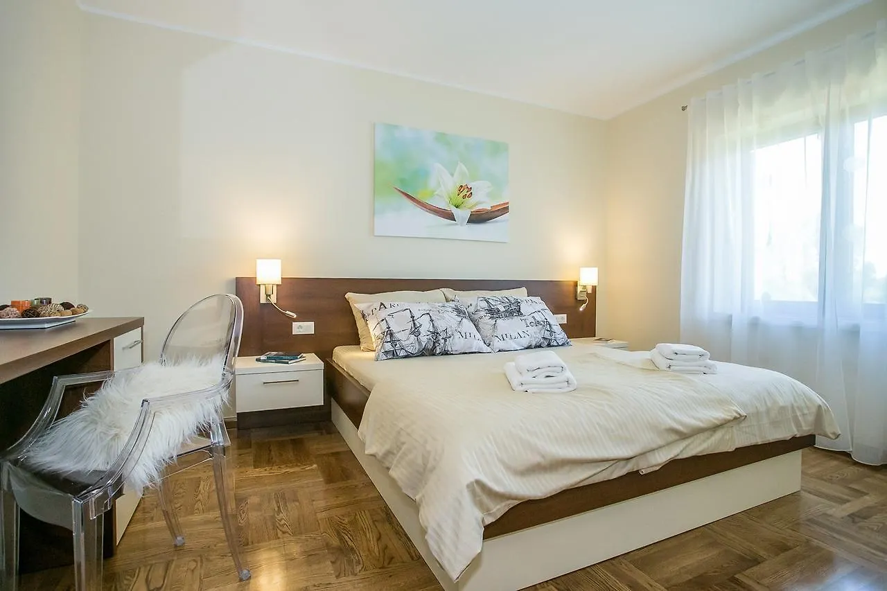 Apartment Stanko Vrvari 3*,  Croatia