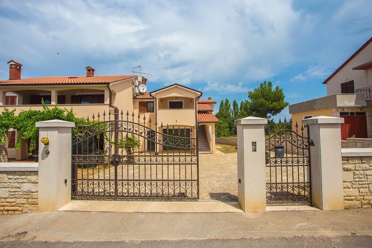 Apartment Stanko Vrvari Guest house