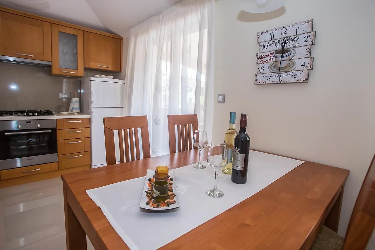 Guest house Apartment Stanko Vrvari