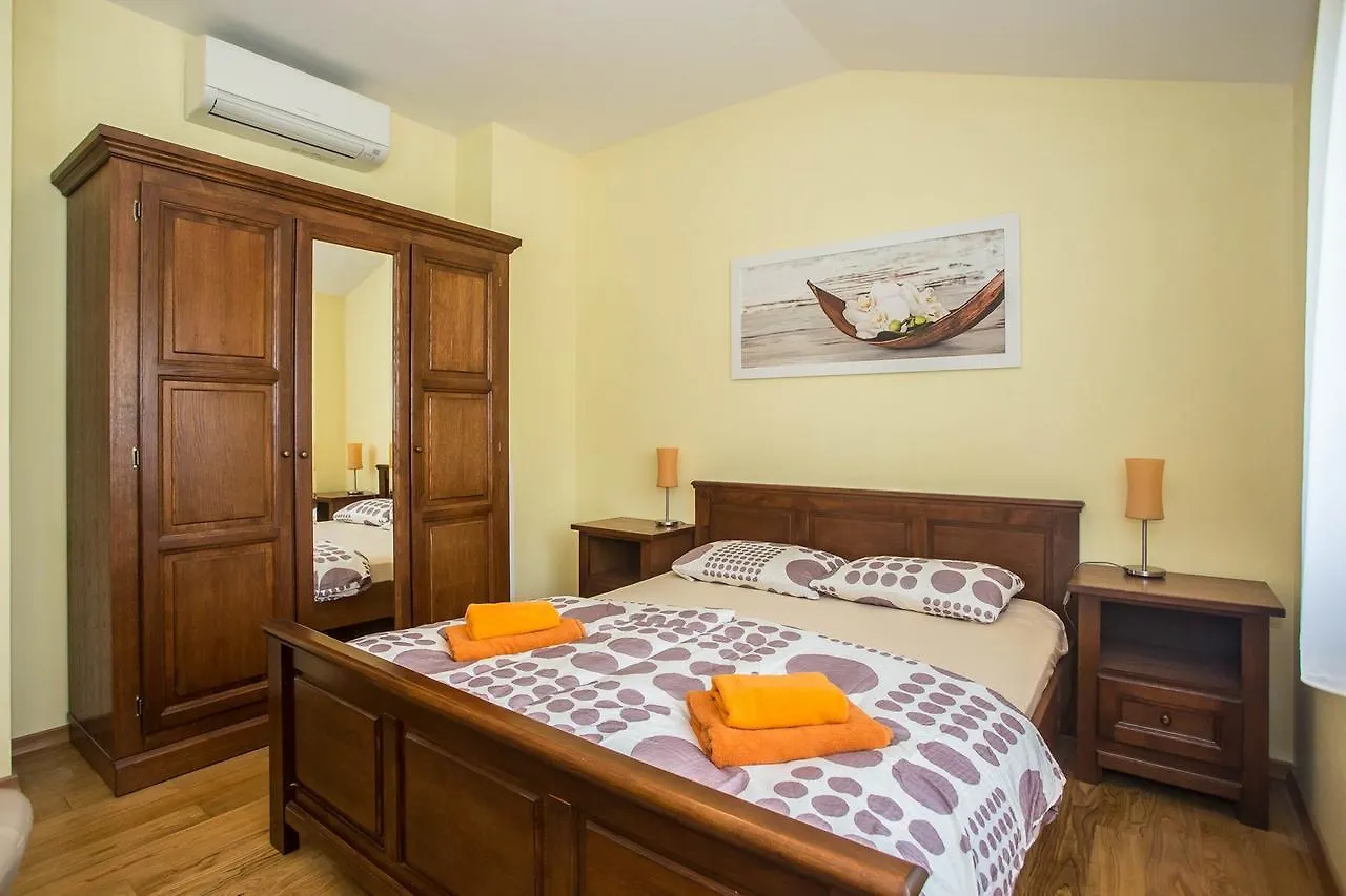 Apartment Stanko Vrvari
