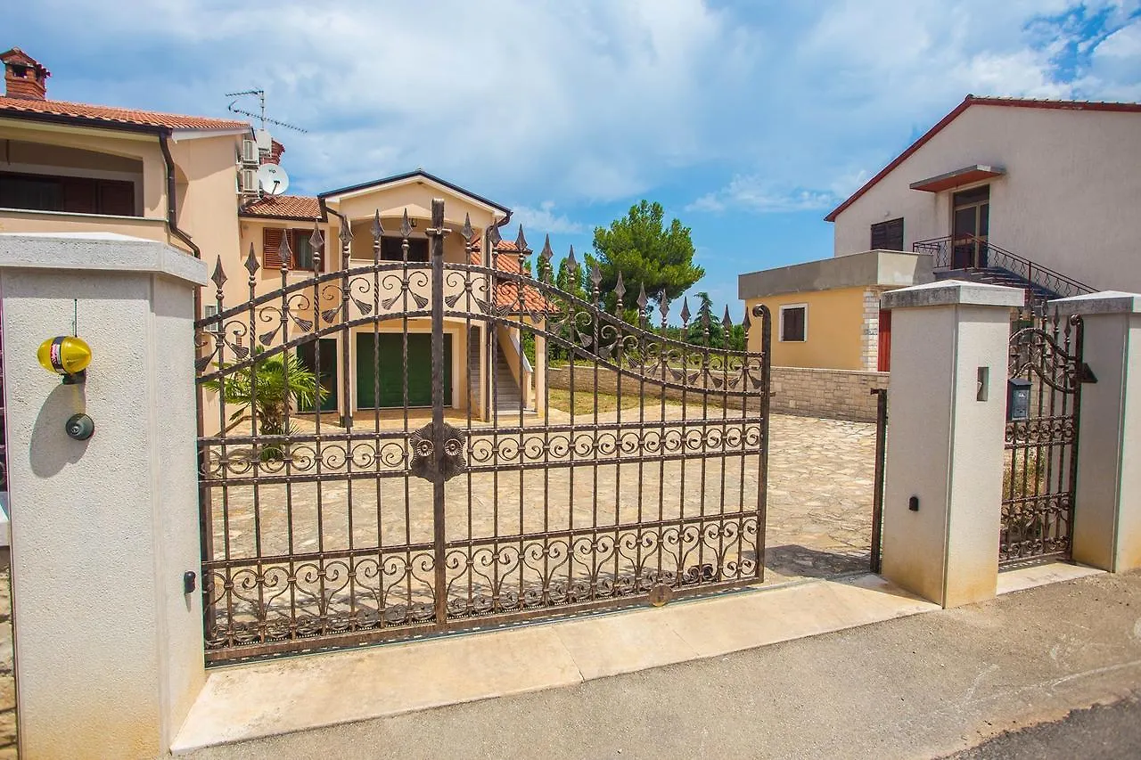 Guest house Apartment Stanko Vrvari