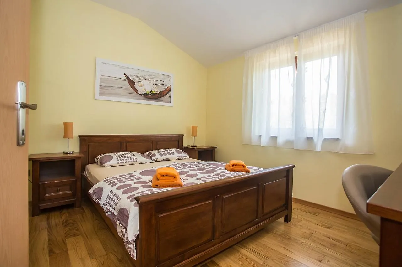 Apartment Stanko Vrvari Guest house